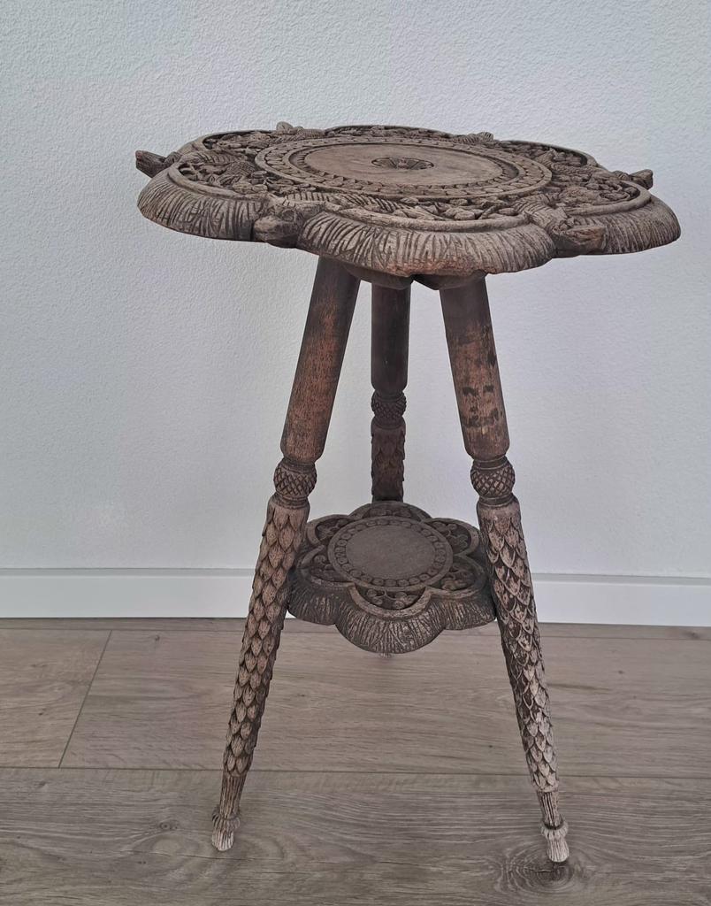 Oud Aziatisch bijzet tafeltje., Huis en Inrichting, Krukjes, Ophalen of Verzenden, Zo goed als nieuw, Hout