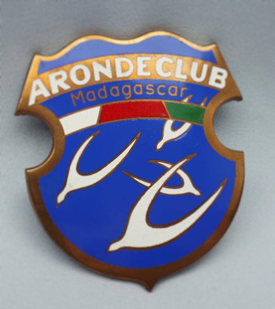 Grille Badge Arondeclub Simca Madagascar, emaille, Verzenden, Zo goed als nieuw, Auto's