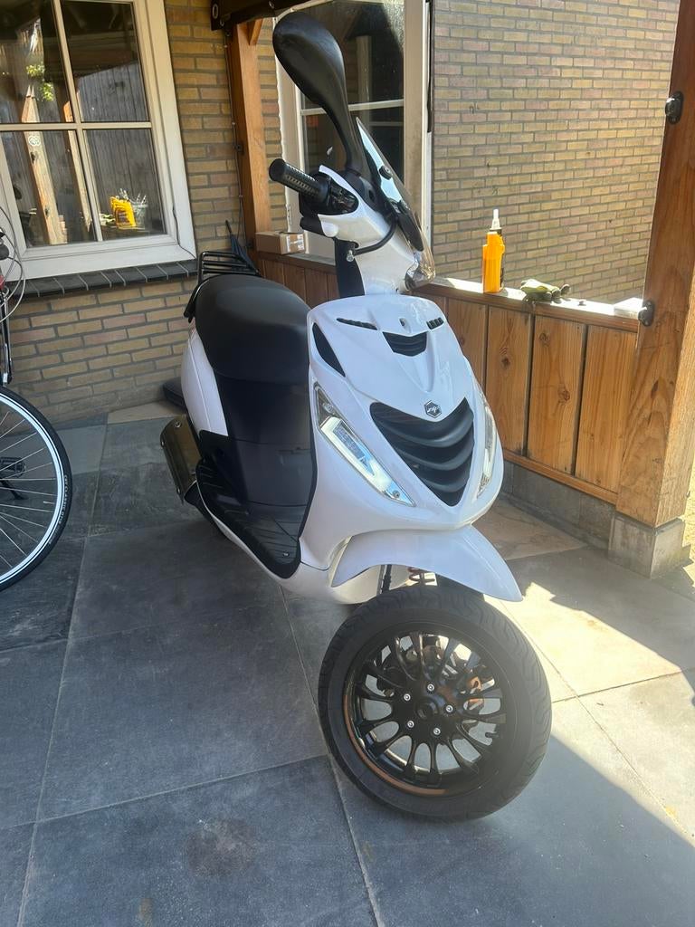 Piaggio Zip SP 180cc 2t lc brom, Fietsen en Brommers, Scooters | Piaggio, Maximaal 45 km/u, Zip, Ophalen of Verzenden, Zo goed als nieuw