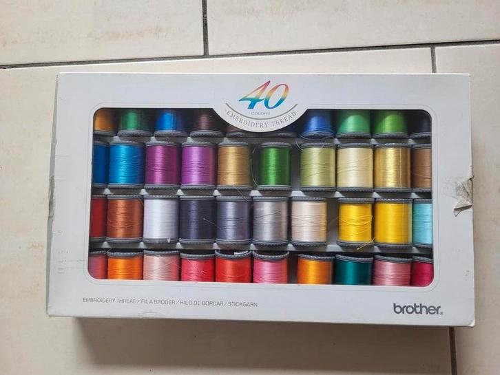 Brother Naaimachinegaren set, 40 kleuren WD-027, Hobby en Vrije tijd, Naaien en Fournituren, Zo goed als nieuw, Garen of Naald(en)