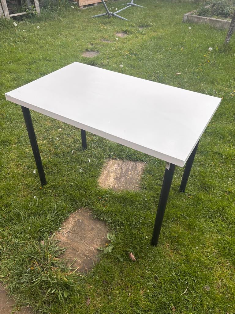 IKEA Tafeltje - Gratis af te halen, Huis en Inrichting, Ophalen, Overige materialen, Gebruikt, Tot twee personen
