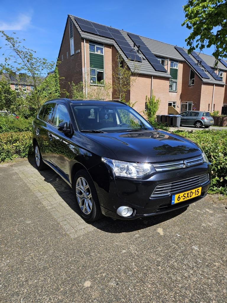 Mitsubishi Outlander 2.0 Dohc Mivec Phev 203pk 4WD CVT 5P, Auto's, Outlander, Zwart, 4 cilinders, Leder en Stof