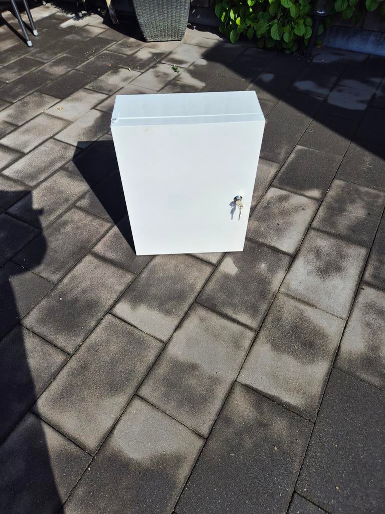 Medicijnkast met sleutels, Ophalen