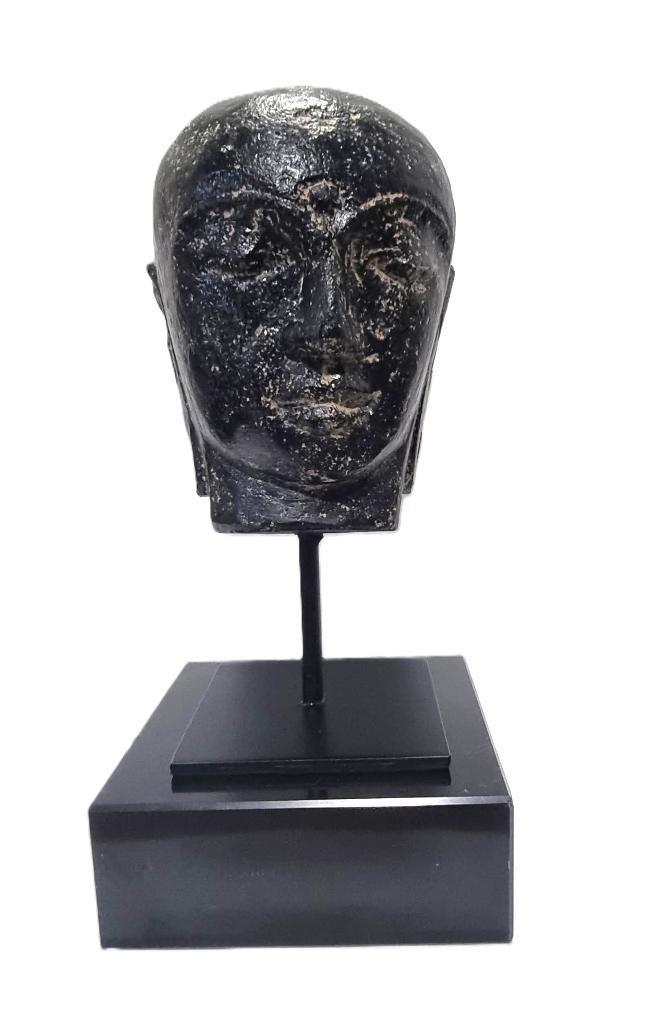 Boeddha in lavasteen., Brutalistisch, Ophalen of Verzenden, 20 - 50 cm, Op sokkel