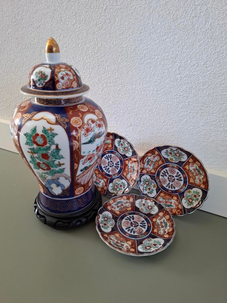 Gold Imari pot en 3 wandborden handbeschilderd, Antiek en Kunst, Ophalen