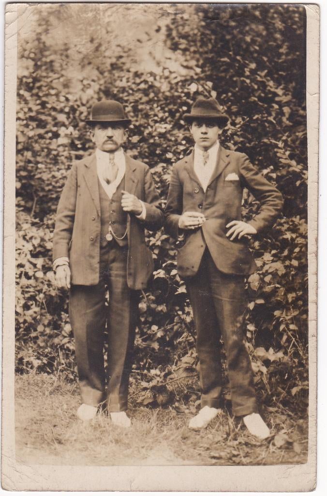 Originele Fotokaart 1920 - Heren met Bolhoed & Zakhorloge, Verzamelen, Verzenden, 1920 tot 1940, Ongelopen, Frankrijk