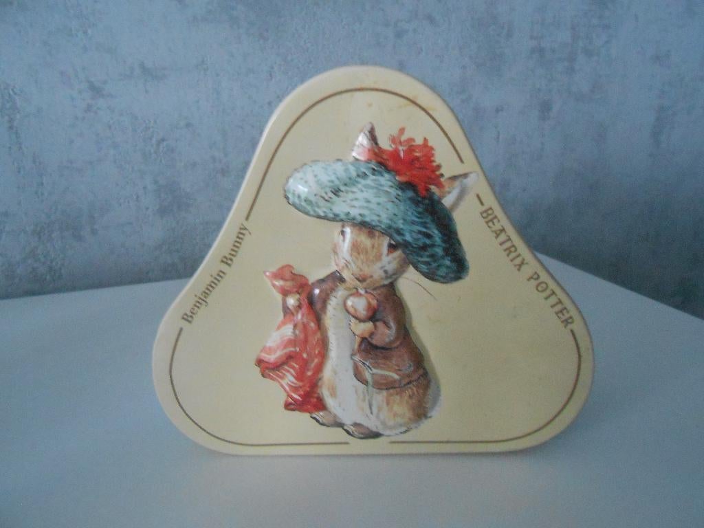 Beatrix Potter Mrs, Rabbit blikken spaarpot 1970, Verzamelen, Ophalen, Gebruikt, Metaal of Blik, Dier