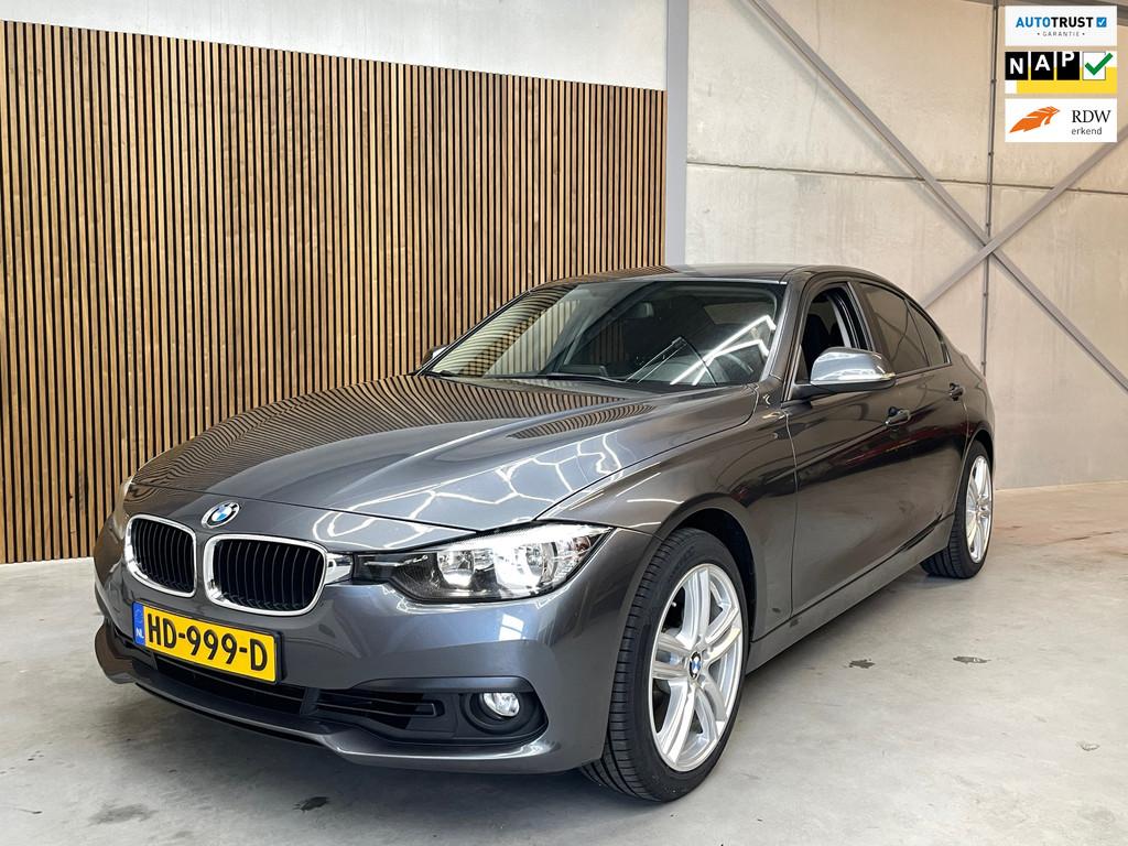 BMW 3-serie 318i Essential |AUTOMAAT | LED | TREKHAAK |, Automaat, Gebruikt, Euro 6, Origineel Nederlands