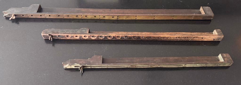 3 grote antieke houten zethaken uit een oude drukkerij, Ophalen