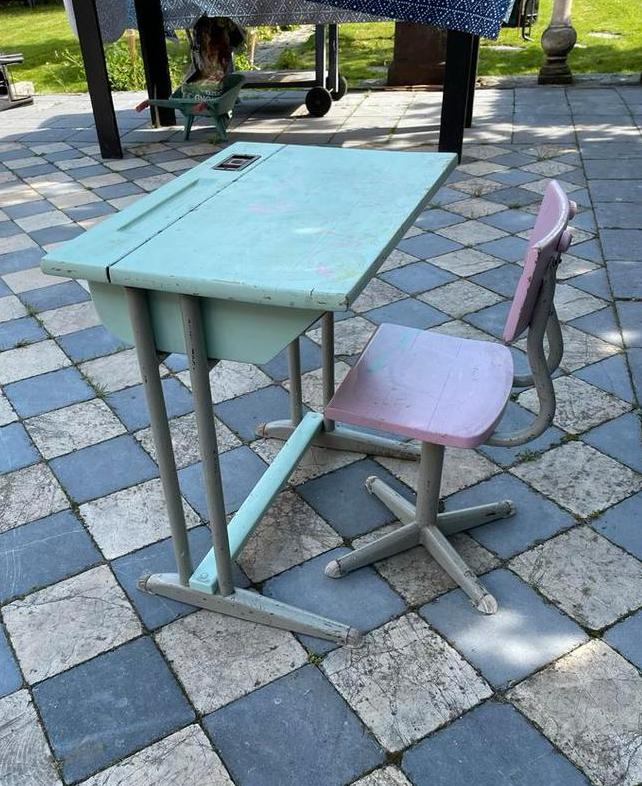Vintage schooltafeltje met stoeltje jaren '50, Kinderen en Baby's, Kinderkamer | Tafels en Stoelen, Ophalen, Gebruikt, Tafel(s) en Stoel(en)