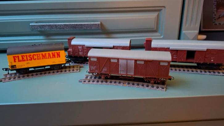 4 x GOEDERENWAGONS  (o.a. Fleischmann), Hobby en Vrije tijd, Modeltreinen | H0, Wagon, Gelijkstroom, Fleischmann, Ophalen of Verzenden