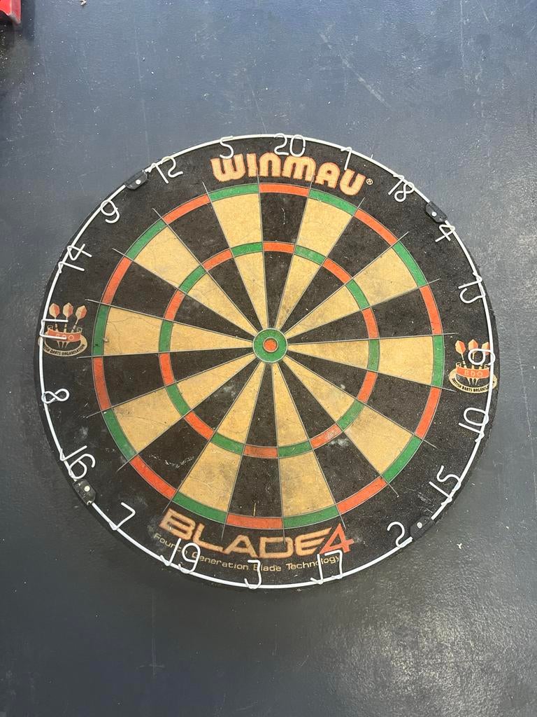 Winmau Blade 4 Dartbord, Sport en Fitness, Darts, Ophalen, Gebruikt, Dartbord
