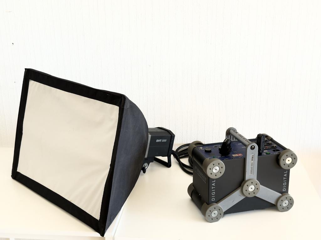 Hensel TRIA 1500 s flitsset met EHT 3000 kop en softbox, Ophalen, Gebruikt