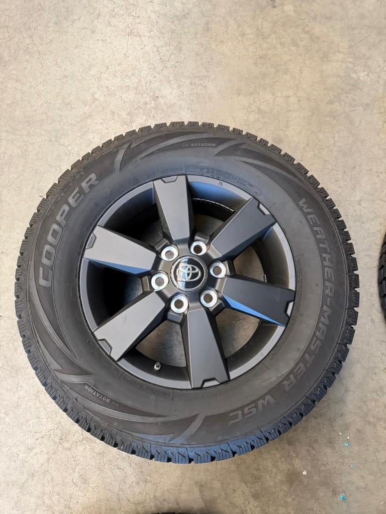 Toyota Land Cruiser velgen + winterbanden 265/65 R18, Ophalen, Nieuw