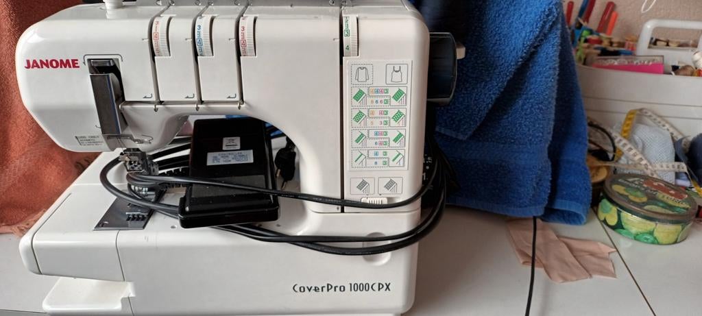 Janome coverpro 1000 CPX, Ophalen, Zo goed als nieuw, Naaimachine, Overige merken