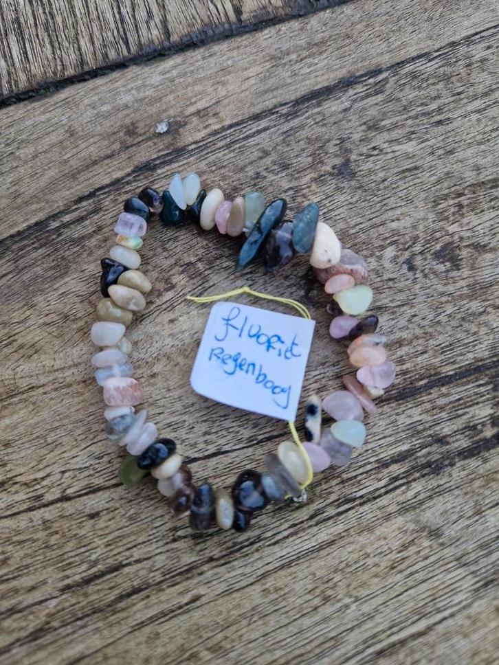 Edelsteen splitarmband flouriet regenboog nieuw, Sieraden, Tassen en Uiterlijk, Edelstenen, Nieuw, Ophalen of Verzenden