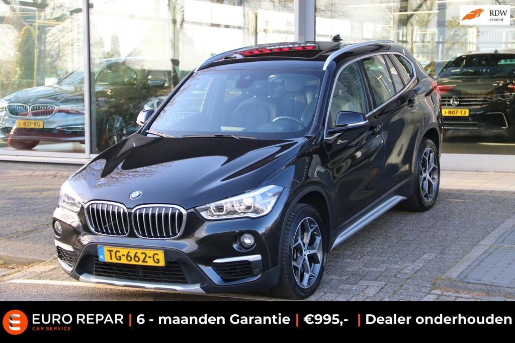 BMW X1 SDrive20i High Executive PANO-DAK DEALER OND NL AUTO!, 1998 cc, Euro 6, Zwart, Bedrijf