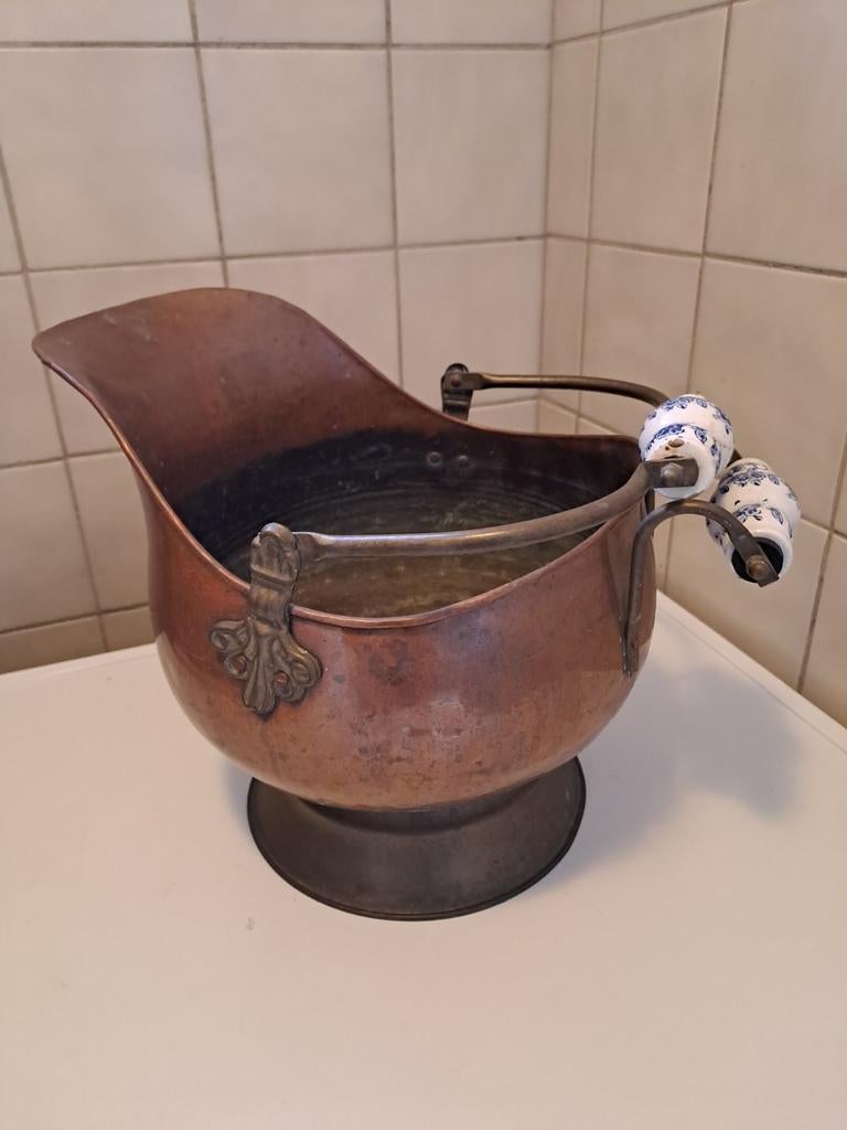 Antieke Koperen Kolenkit met Porseleinen Handvatten, Antiek en Kunst, Antiek | Koper en Brons, Ophalen, Koper