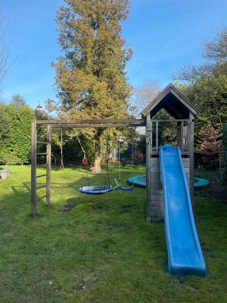 Houten speeltoestel met glijbaan en schommels, Kinderen en Baby's, Speelgoed | Buiten | Speeltoestellen, Gebruikt, Glijbaan, Ophalen of Verzenden