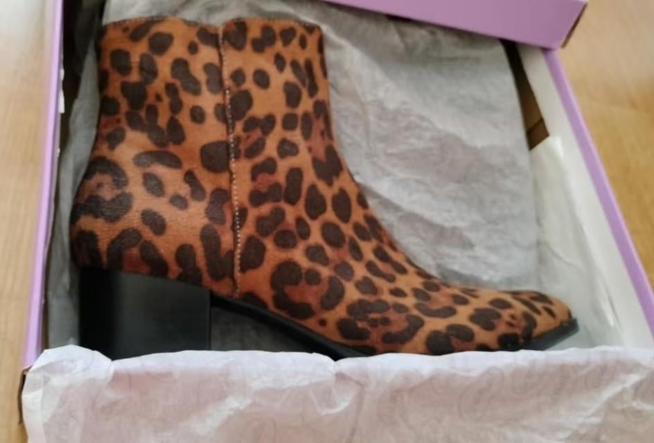 Prachtige suède look laarsjes met panter print! (NIEUW!), Kleding | Dames, Schoenen, Bruin, Lage of Enkellaarzen, Nieuw, Ophalen of Verzenden