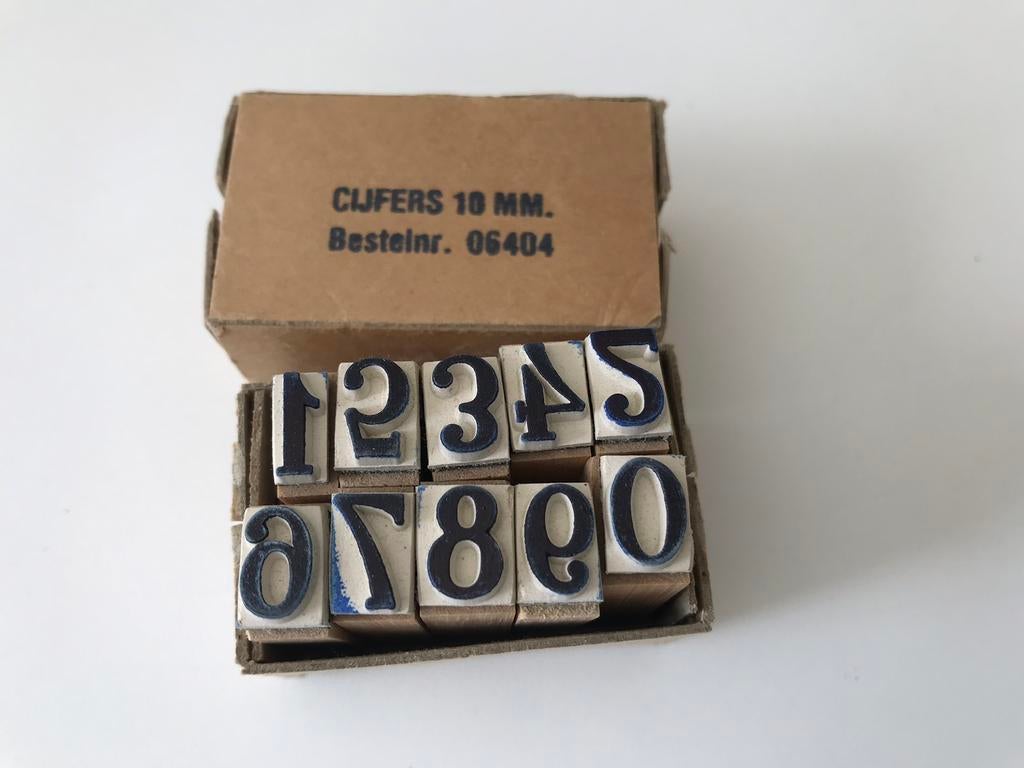 Oude houten stempeltjes houten stempelcijfers, Hobby en Vrije tijd, Stempelen, Ophalen of Verzenden, Zo goed als nieuw, Houten stempel