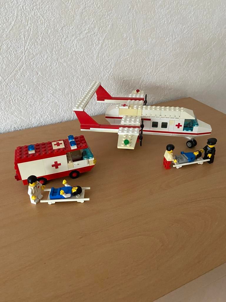 Lego ambulance vliegtuig 6356 - ambulance 6688., Ophalen of Verzenden, Gebruikt