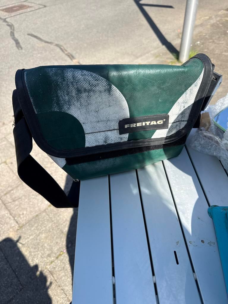 Freitag Schoudertas - Groen/Wit - Kleine beschadiging, Ophalen of Verzenden, Gebruikt, Groen, Overige merken