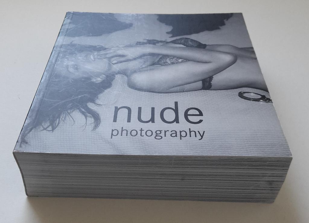 Nude Photography - Paperback –2010 - 671 pagina's - 2 kilo, Verzenden, Naaktfotografie, Gelezen, Fotografen