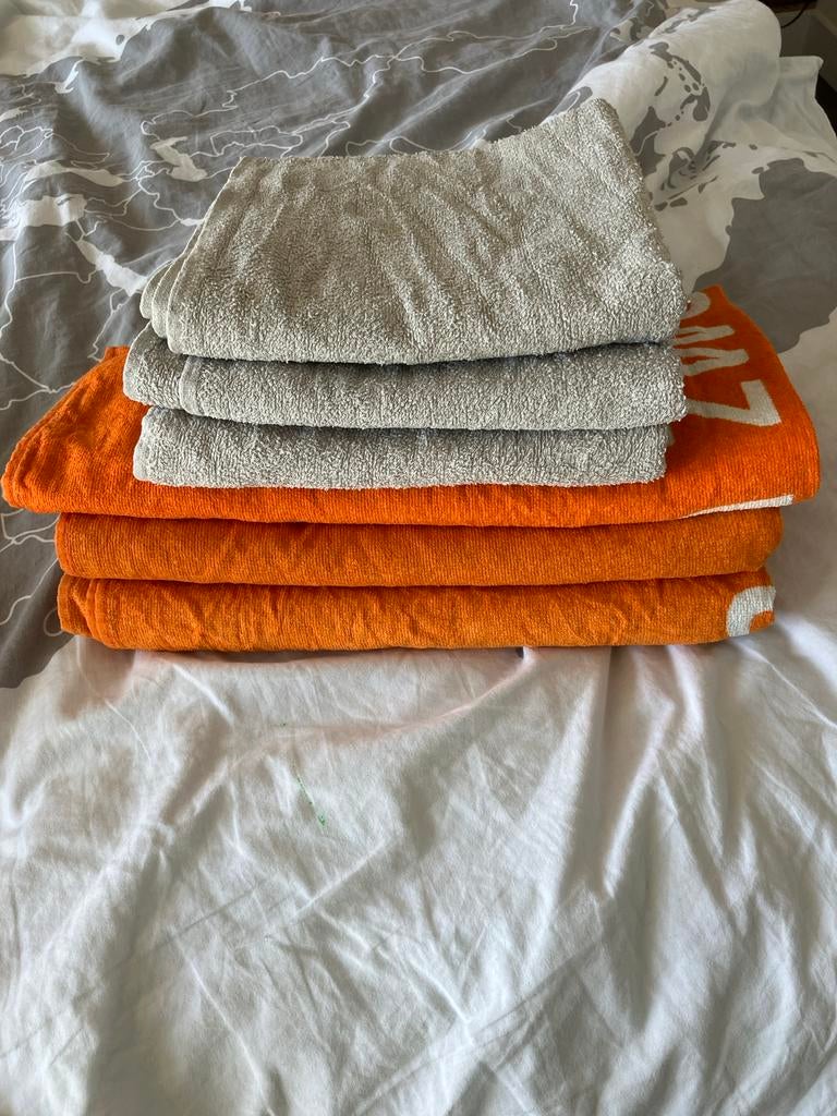 Gratis handdoekensets - grijs en oranje, Huis en Inrichting, Ophalen, Gebruikt, Grijs, Handdoek