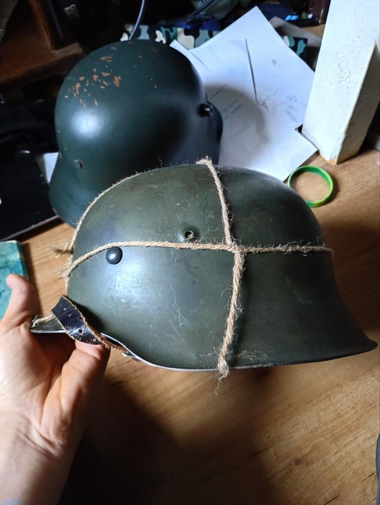 M42 Stahlhelm repro met lint, Verzamelen, Militaria | Tweede Wereldoorlog, Ophalen of Verzenden, Landmacht, Duitsland, Helm of Baret