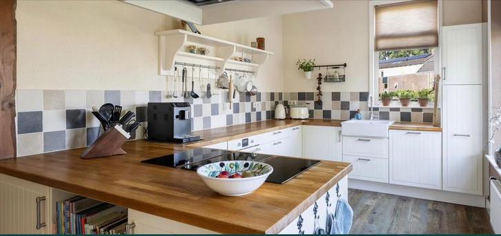 Landelijke IKEA keuken uit 2013 met eikenhouten blad, Huis en Inrichting, Keuken | Complete keukens, Gebruikt, Overige typen, Crème