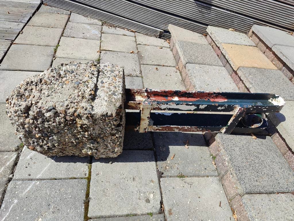 Vlaggenmast voet beton, Ophalen, Gebruikt, Minder dan 1 meter, Parasolvoet