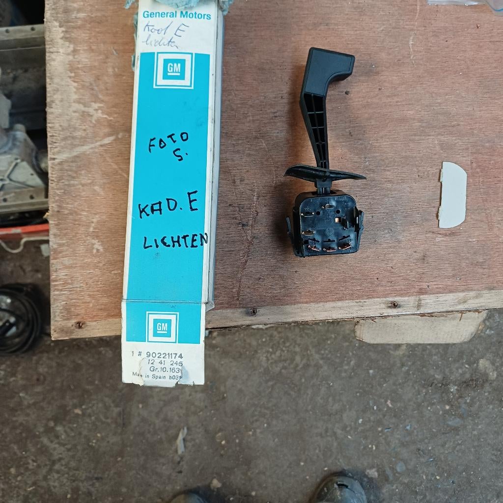 Kadett E.licht+pinker schakelaar, Ophalen of Verzenden, Nieuw, Opel