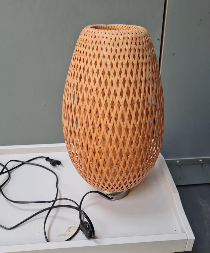 Rotan tafellamp - 42 cm hoog, 18 cm breed, Huis en Inrichting, Lampen | Tafellampen, Gebruikt, Minder dan 50 cm, Overige materialen