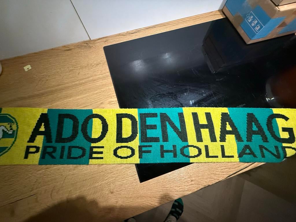 ADO Den Haag sjaal, Kleding | Dames, Mutsen, Sjaals en Handschoenen, Ophalen of Verzenden, Gedragen, Maat 46/48 (XL) of groter