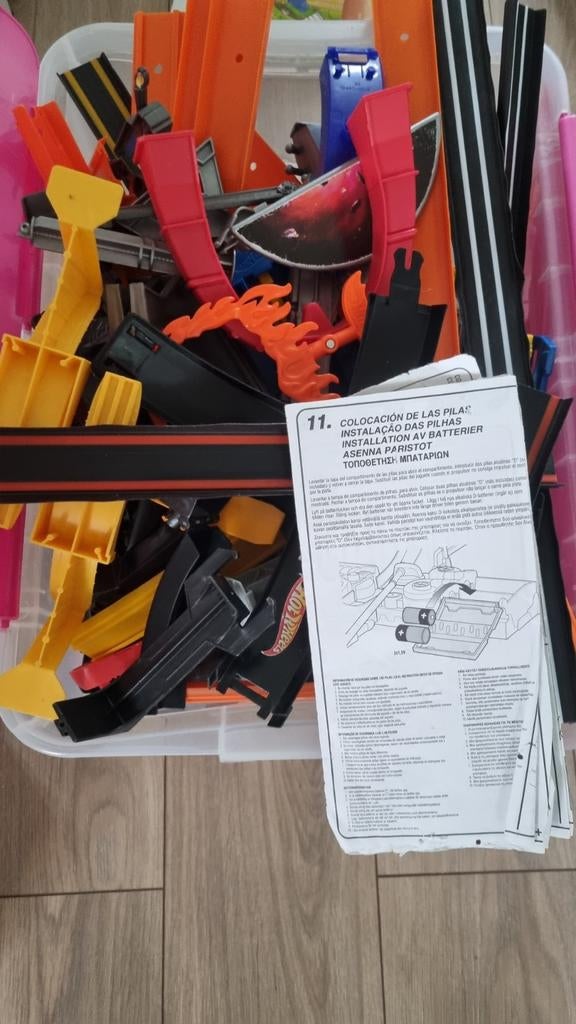 Hot Wheels racebaan onderdelen in bak, Kinderen en Baby's, Speelgoed | Racebanen, Ophalen, Handmatig, Hot Wheels