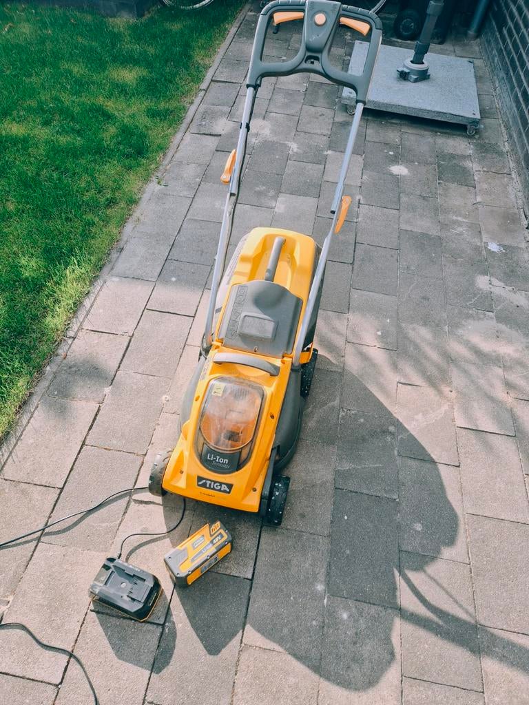 Stiga grasmaaier 36AE opknap, Tuin en Terras, Grasmaaiers, Gebruikt, Accu-grasmaaier, Mulchfunctie, Opvangzak, Ophalen