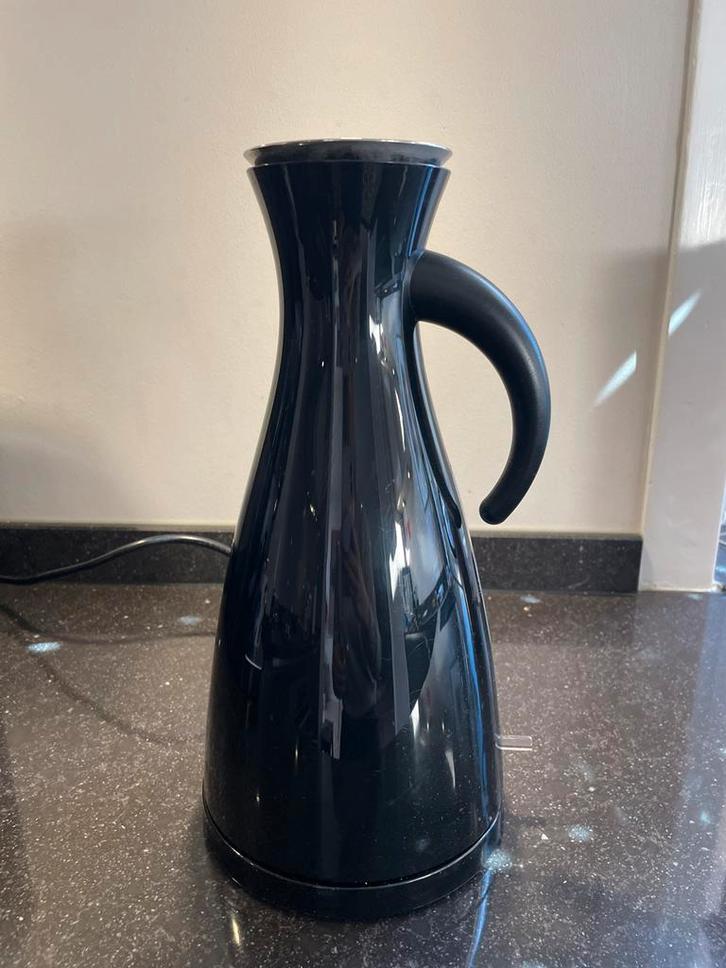 Eva Solo Zwarte Waterkoker - Stijlvol en Functioneel, Witgoed en Apparatuur, Waterkokers, Gebruikt, 1 tot 2 liter, Draadloos, Ophalen of Verzenden