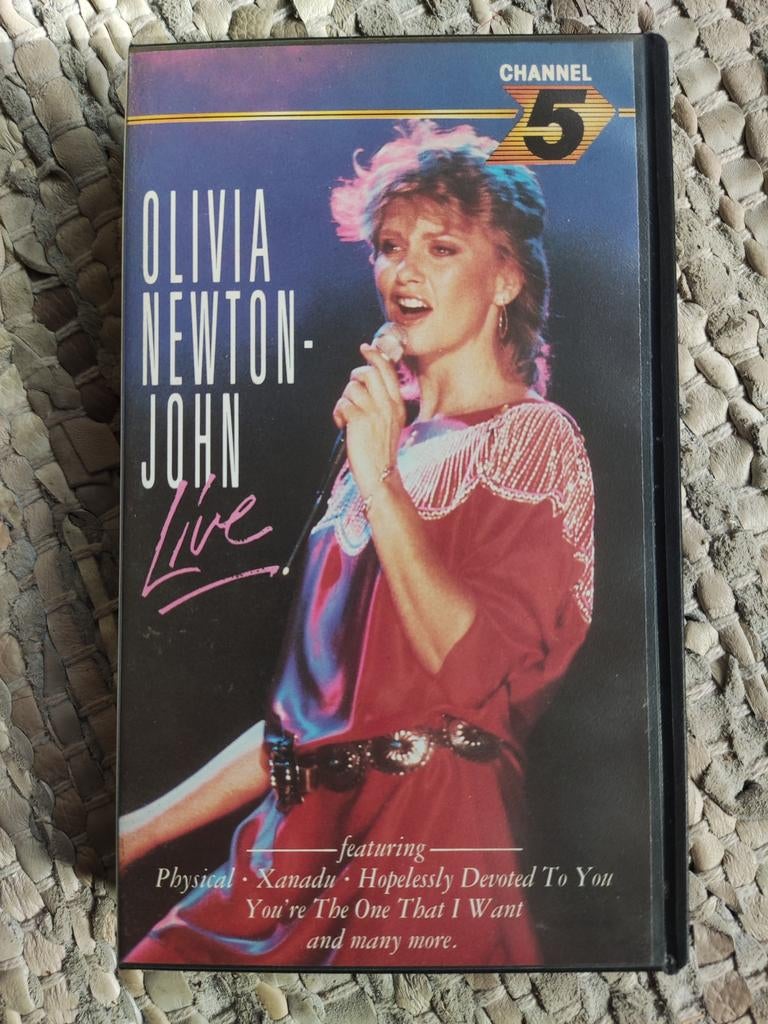 VHS Olivia Newton John, Cd's en Dvd's, VHS | Documentaire, Tv en Muziek, Alle leeftijden, Ophalen of Verzenden, Zo goed als nieuw