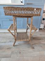 Riviera Maison bijzettafel rotan met ijzeren frame, Huis en Inrichting, Tafels | Bijzettafels, Ophalen, Overige materialen, Gebruikt