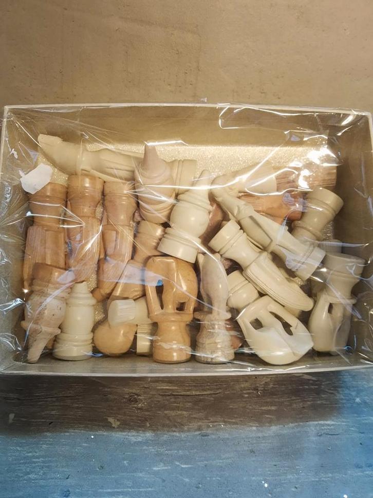 Unieke handgesneden schaakstukken, Hobby en Vrije tijd, Gezelschapsspellen | Overige, Gebruikt, Een of twee spelers, Ophalen of Verzenden