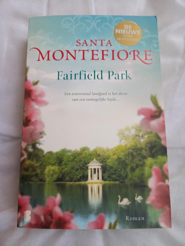 h8 Santa Montefiore - Fairfield park, Ophalen of Verzenden, Zo goed als nieuw, Santa Montefiore