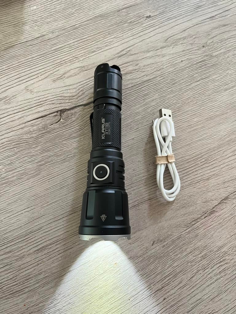 Klarus XT11X tactische zaklamp - Oplaadbaar - 3200 lumen, Caravans en Kamperen, Zaklampen, Ophalen of Verzenden, Zo goed als nieuw