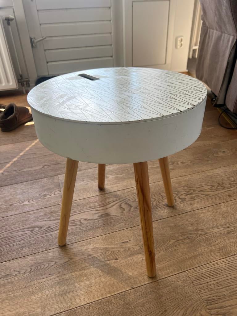 IKEA bijzettafel met opbergruimte – wit met houten poten, Ophalen, Minder dan 45 cm, Minder dan 55 cm, Gebruikt