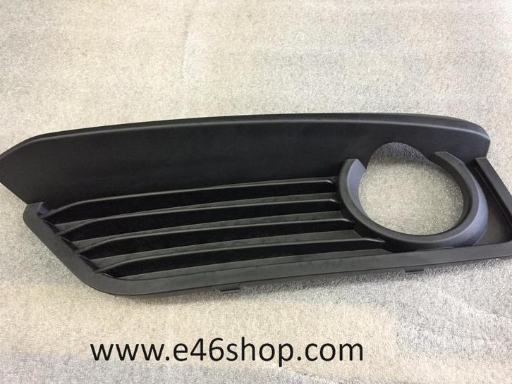 BUMPERGRILLE MISTLAMP BMW F20 F21 LINKS OE 51117371665, Auto-onderdelen, Carrosserie en Plaatwerk, BMW, Nieuw, Ophalen of Verzenden