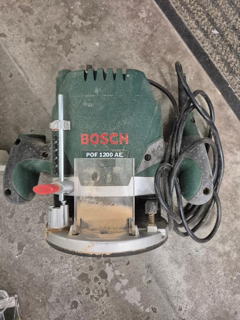 Bosch POF 1200 AE bovenfrees + koffer en accessoires, Ophalen, Gebruikt, Bovenfrees, Bosch