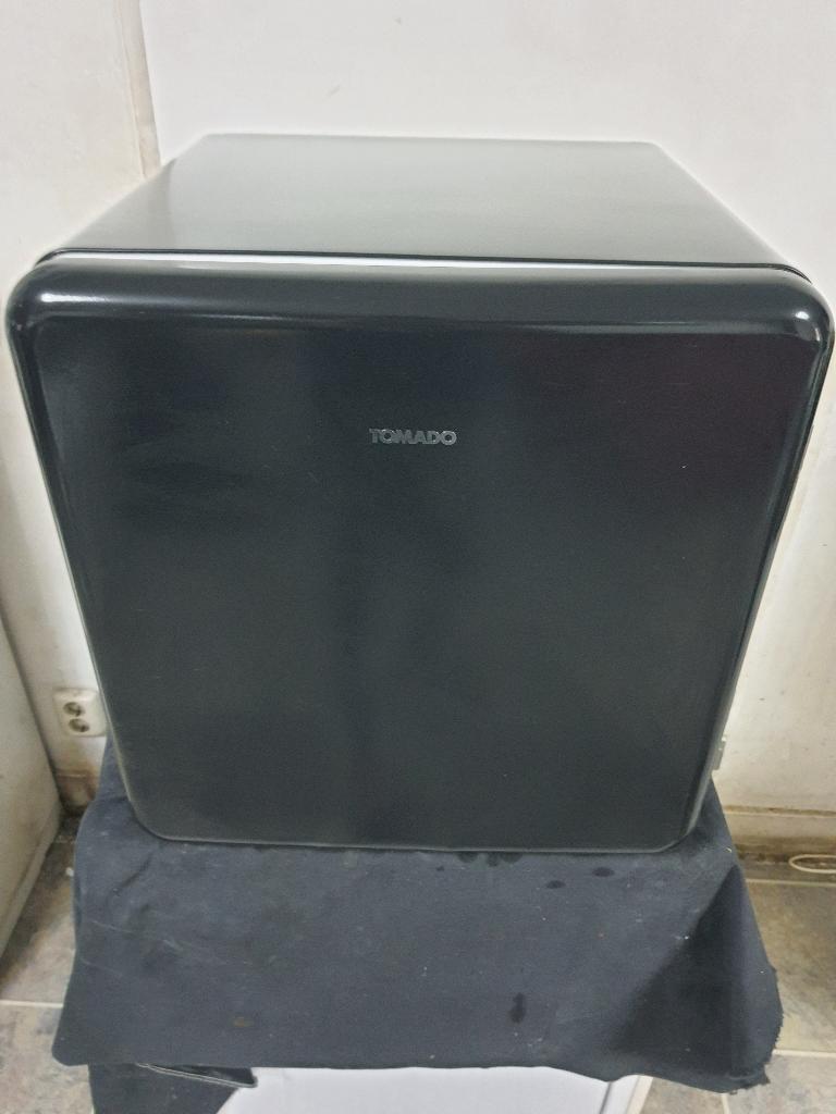 Retro designTomado MIni Koelkast met vriesvak werkt perfect, Witgoed en Apparatuur, 100 tot 150 liter, Zo goed als nieuw, Energieklasse A of zuiniger