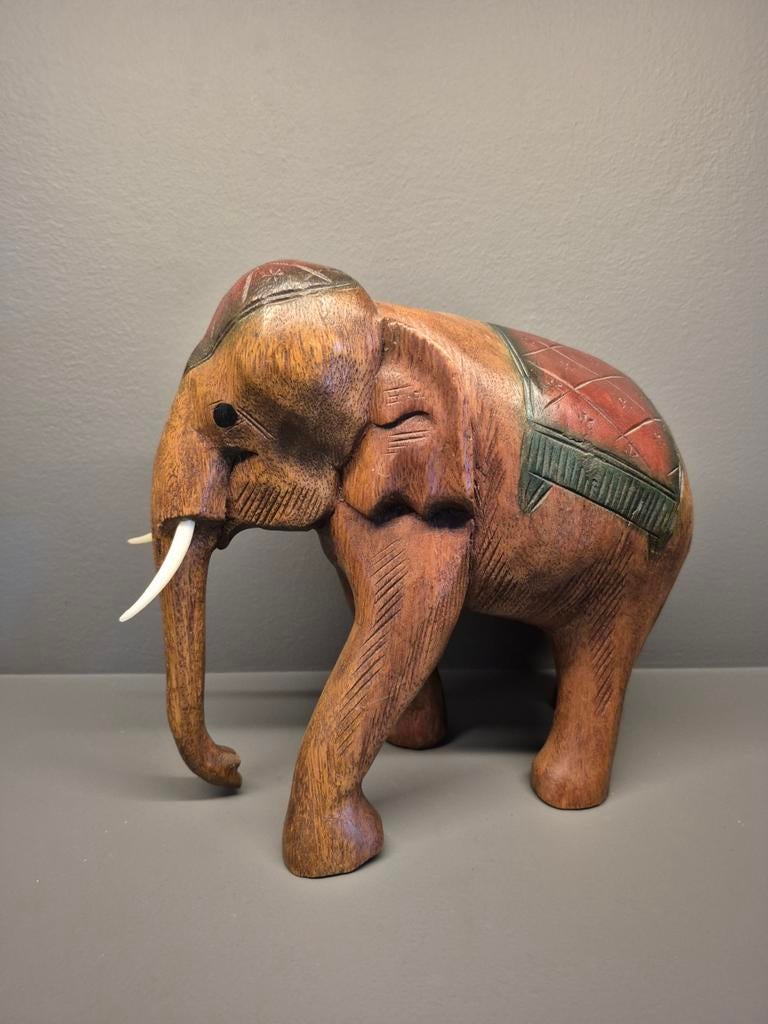 Olifant van hout met slagtanden, Ophalen of Verzenden