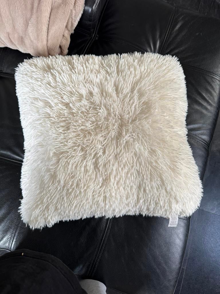 Primark fuffy kussen, Huis en Inrichting, Ophalen of Verzenden, Zo goed als nieuw, Overige kleuren, Vierkant