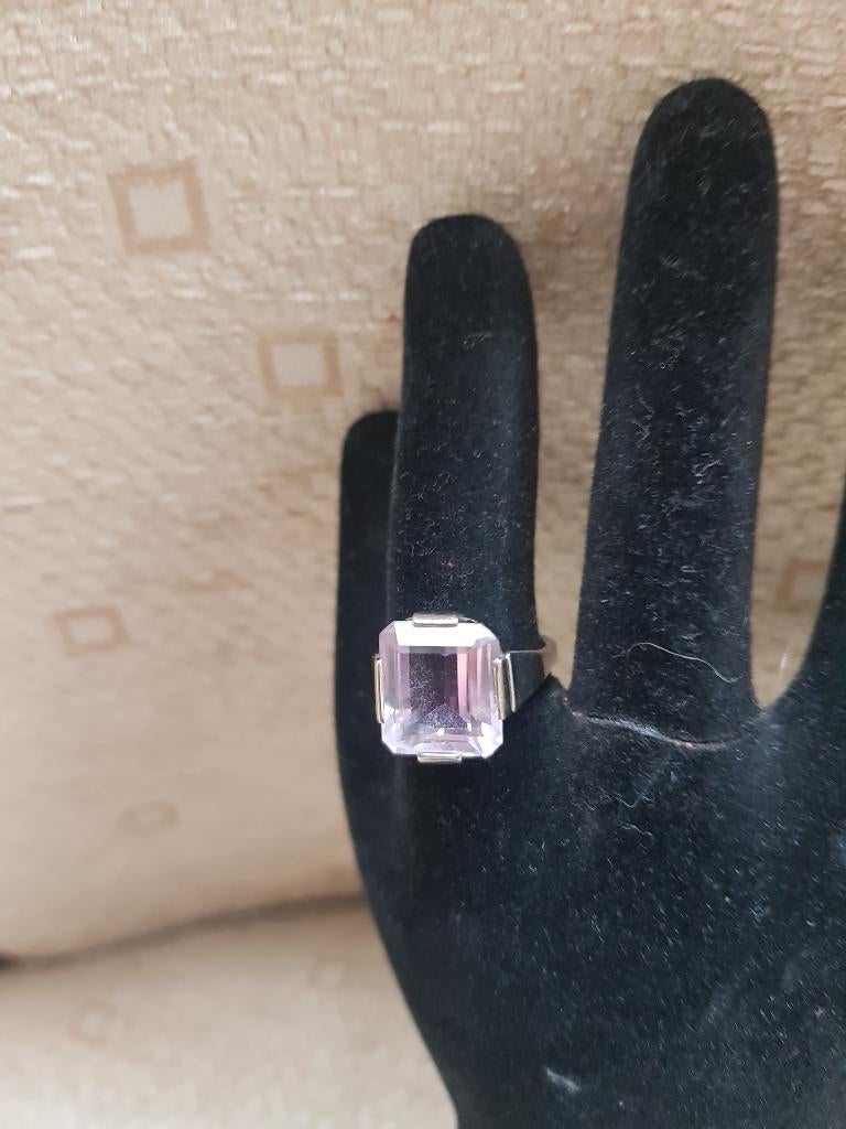 14 krt witgd designring met emeraud geslepen lila amethist, Paars, Nieuw, Ophalen of Verzenden, Kleiner dan 17